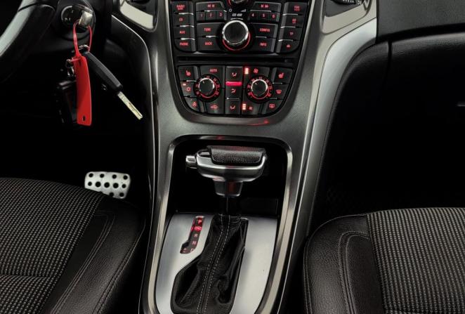 Opel Astra J с пробегом 2011 года, цена 760 000 рублей, 144297 км, хэтчбек, Автокод Объявления
