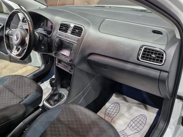 Volkswagen Polo V Рестайлинг с пробегом 2019 года, цена 1 348 000 рублей, 78356 км, седан, Автокод Объявления