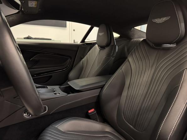 Aston Martin DB11 I с пробегом 2017 года, цена 18 200 000 рублей, 5188 км, купе, Автокод Объявления