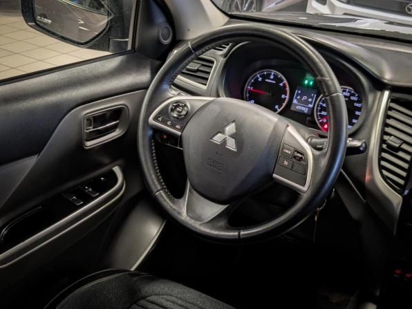 Mitsubishi L200 V с пробегом 2016 года, цена 2 299 500 рублей, 120000 км, пикап, Автокод Объявления