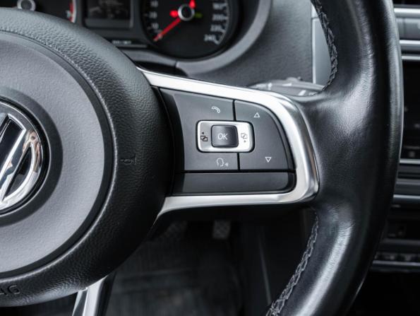 Volkswagen Polo V Рестайлинг с пробегом 2020 года, цена 1 620 000 рублей, 64896 км, седан, Автокод Объявления