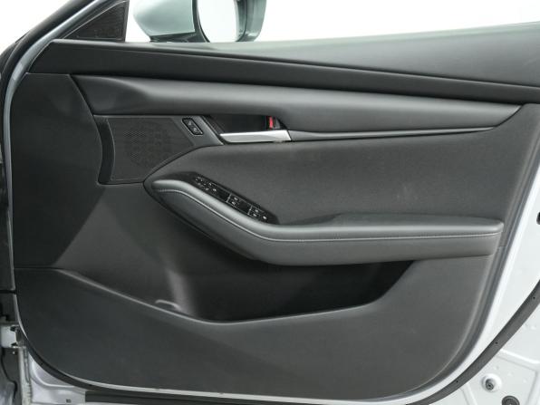 Mazda 3 IV (BP) с пробегом 2022 года, цена 1 785 000 рублей, 38397 км, хэтчбек, Автокод Объявления