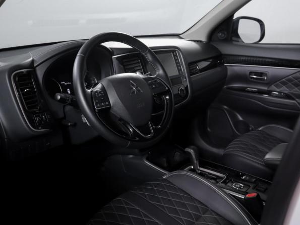 Mitsubishi Outlander III Рестайлинг 3 с пробегом 2022 года, цена 3 699 000 рублей, 8000 км, внедорожник, Автокод Объявления
