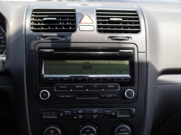 Volkswagen Golf V с пробегом 2008 года, цена 370 000 рублей, 371181 км, хэтчбек, Автокод Объявления