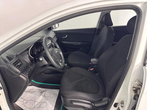Kia Rio III Рестайлинг с пробегом 2015 года, цена 1 104 000 рублей, 122751 км, хэтчбек, Автокод Объявления