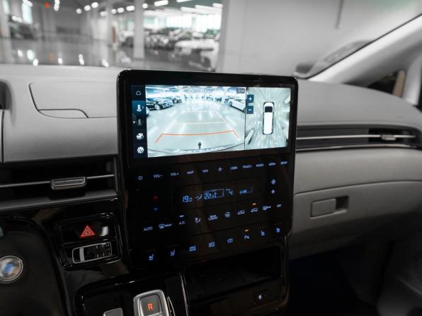 Hyundai Staria I с пробегом 2024 года, цена 6 200 000 рублей, 35945 км, минивэн, Автокод Объявления
