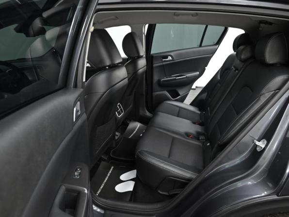 Kia Sportage IV с пробегом 2018 года, цена 1 599 000 рублей, 195000 км, внедорожник, Автокод Объявления