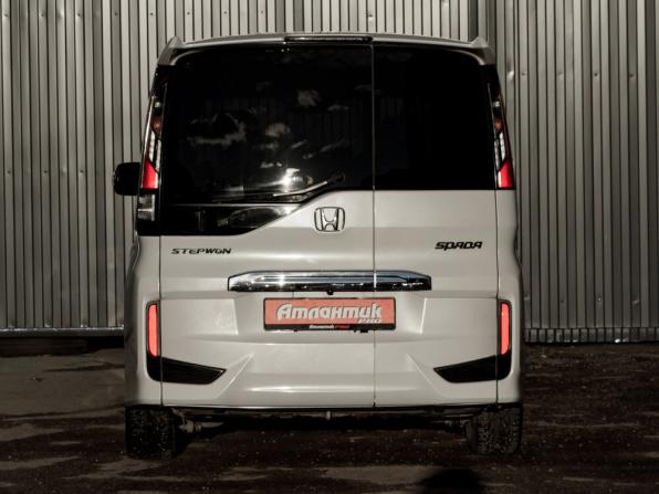 Honda Stepwgn V Рестайлинг с пробегом 2019 года, цена 2 190 000 рублей, 125795 км, минивэн, Автокод Объявления