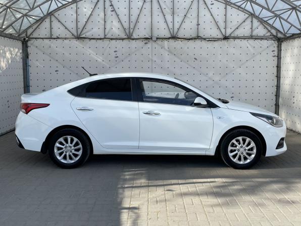 Hyundai Solaris II с пробегом 2018 года, цена 1 100 000 рублей, 186525 км, седан, Автокод Объявления