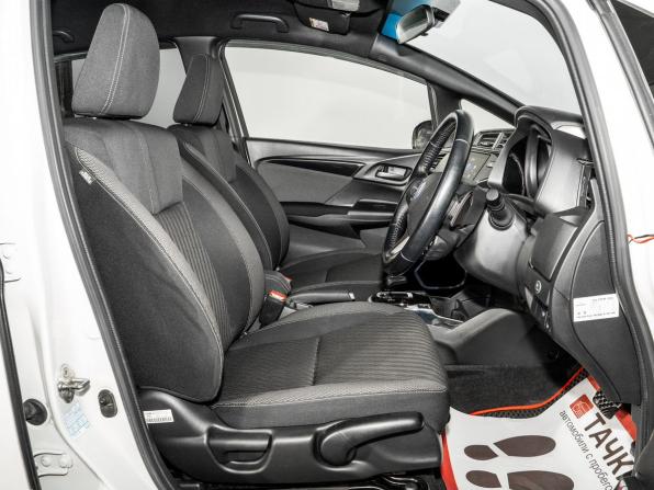Honda Fit III Рестайлинг с пробегом 2018 года, цена 1 049 500 рублей, 99730 км, хэтчбек, Автокод Объявления