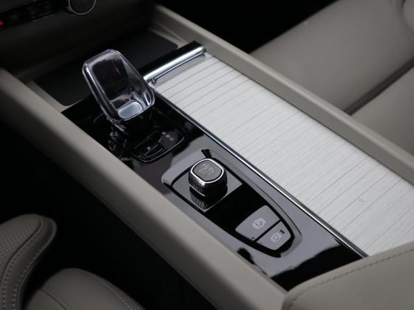 Volvo XC60 II Рестайлинг 2 с пробегом 2025 года, цена 7 250 000 рублей, 6959 км, внедорожник, Автокод Объявления
