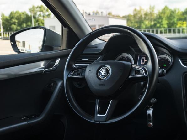 Skoda Octavia III (A7) Рестайлинг с пробегом 2020 года, цена 1 938 000 рублей, 111166 км, лифтбек, Автокод Объявления