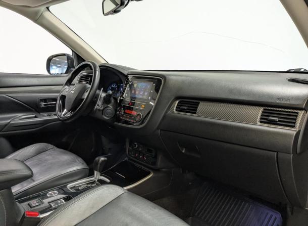 Mitsubishi Outlander III Рестайлинг 3 с пробегом 2019 года, цена 2 350 000 рублей, 151000 км, внедорожник, Автокод Объявления