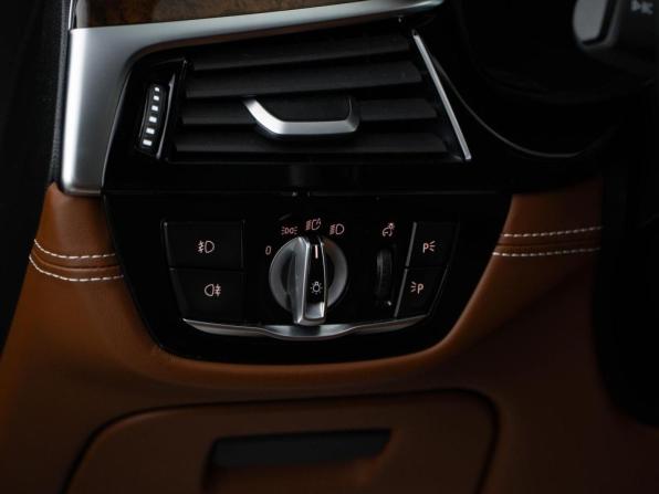 BMW 5 серии VII (G30/G31/G38) с пробегом 2019 года, цена 4 386 444 рубля, 54863 км, седан, Автокод Объявления
