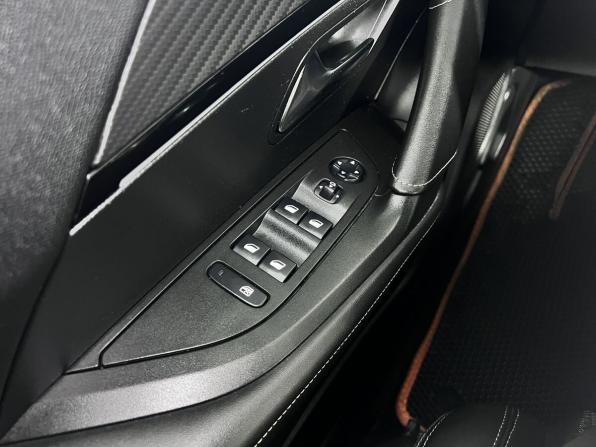 Peugeot 2008 II с пробегом 2020 года, цена 1 720 000 рублей, 164711 км, внедорожник, Автокод Объявления