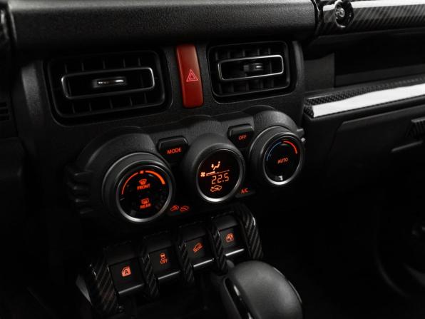 Suzuki Jimny IV с пробегом 2021 года, цена 3 280 000 рублей, 29452 км, внедорожник, Автокод Объявления