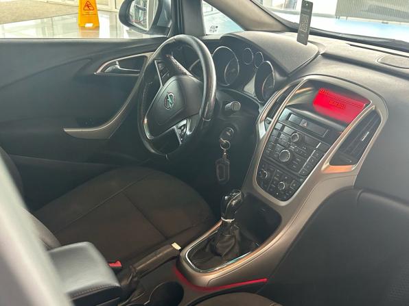 Opel Astra J с пробегом 2011 года, цена 599 000 рублей, 223400 км, хэтчбек, Автокод Объявления