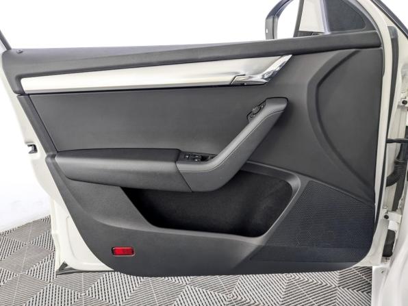 Skoda Octavia III (A7) Рестайлинг с пробегом 2020 года, цена 2 200 000 рублей, 39117 км, лифтбек, Автокод Объявления