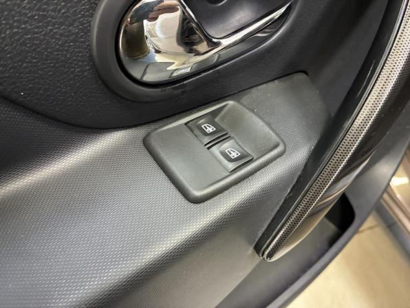 Renault Sandero II Рестайлинг с пробегом 2019 года, цена 1 325 000 рублей, 37000 км, хэтчбек, Автокод Объявления