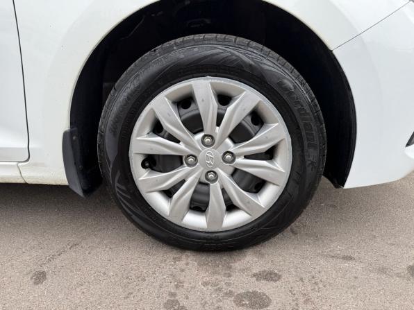 Hyundai Solaris II с пробегом 2019 года, цена 1 000 000 рублей, 319793 км, седан, Автокод Объявления