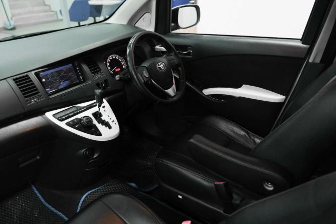 Toyota ISis I Рестайлинг с пробегом 2012 года, цена 1 100 000 рублей, 221686 км, компактвэн, Автокод Объявления