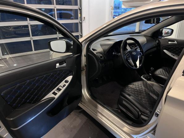 Hyundai Solaris I с пробегом 2011 года, цена 590 000 рублей, 240410 км, хэтчбек, Автокод Объявления