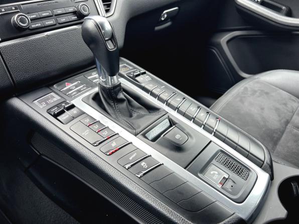 Porsche Macan I с пробегом 2018 года, цена 3 440 000 рублей, 142379 км, внедорожник, Автокод Объявления