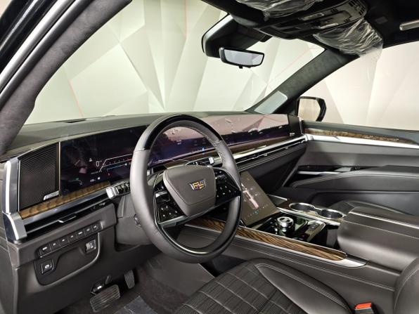 Cadillac Escalade V Рестайлинг с пробегом 2025 года, цена 20 600 000 рублей, 430 км, внедорожник, Автокод Объявления
