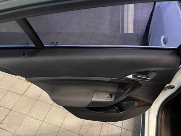 Opel Insignia I Рестайлинг с пробегом 2014 года, цена 1 049 000 рублей, 170000 км, седан, Автокод Объявления