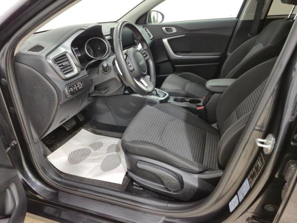 Kia Ceed III Рестайлинг с пробегом 2022 года, цена 2 300 000 рублей, 15976 км, хэтчбек, Автокод Объявления