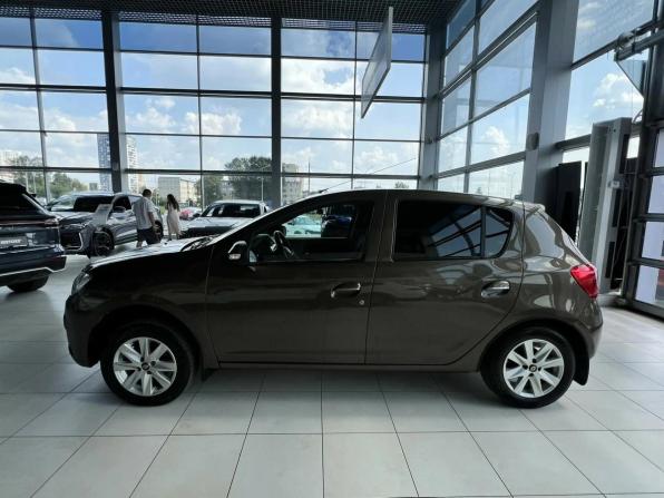 Renault Sandero II Рестайлинг с пробегом 2018 года, цена 845 000 рублей, 220012 км, хэтчбек, Автокод Объявления