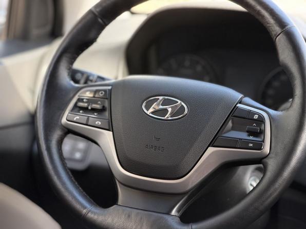 Hyundai Solaris II с пробегом 2018 года, цена 975 000 рублей, 250000 км, седан, Автокод Объявления