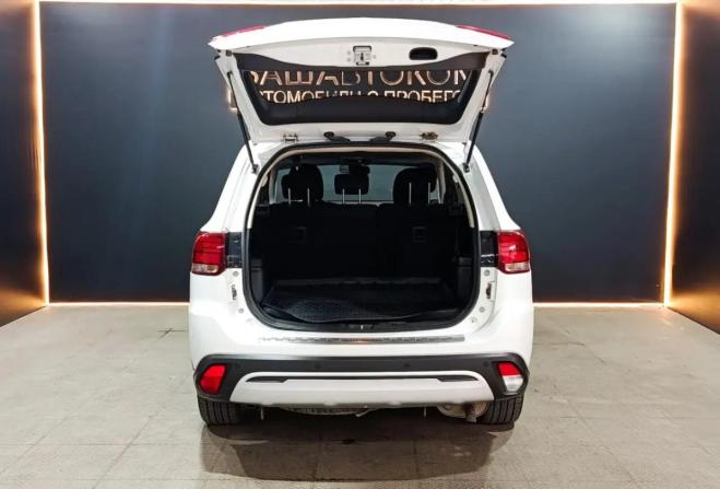 Mitsubishi Outlander III Рестайлинг 3 с пробегом 2020 года, цена 1 830 000 рублей, 210306 км, внедорожник, Автокод Объявления