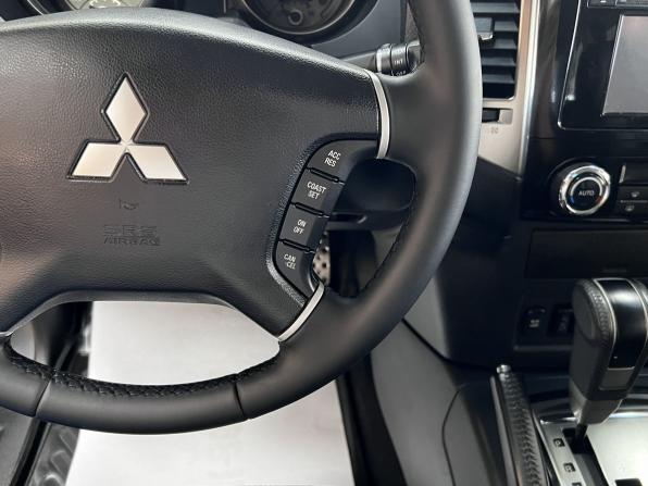 Mitsubishi Pajero IV Рестайлинг 2 с пробегом 2015 года, цена 2 480 000 рублей, 175438 км, внедорожник, Автокод Объявления