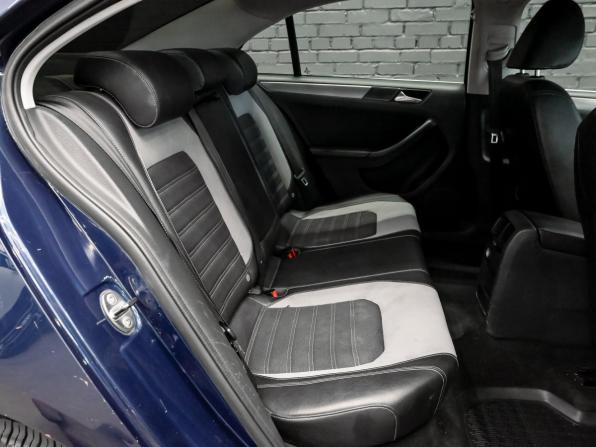Volkswagen Jetta VI с пробегом 2011 года, цена 950 000 рублей, 252921 км, седан, Автокод Объявления