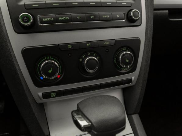 Skoda Octavia II (A5) Рестайлинг с пробегом 2011 года, цена 980 000 рублей, 165141 км, лифтбек, Автокод Объявления
