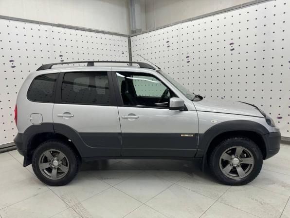 Chevrolet Niva I Рестайлинг с пробегом 2017 года, цена 799 000 рублей, 140749 км, внедорожник, Автокод Объявления