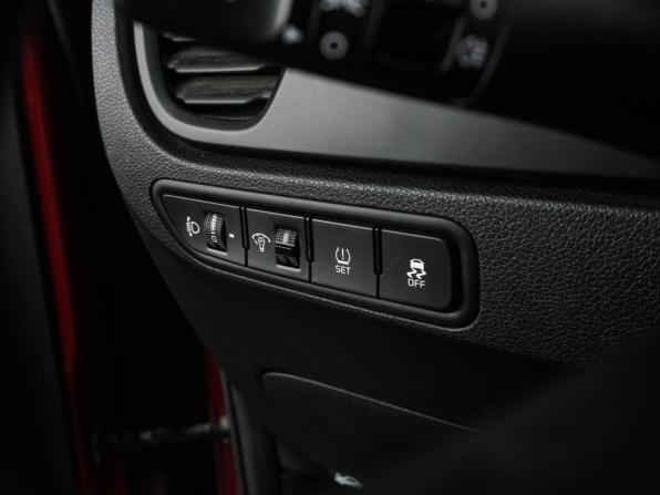 Kia Rio IV Рестайлинг с пробегом 2021 года, цена 1 605 000 рублей, 138303 км, хэтчбек, Автокод Объявления