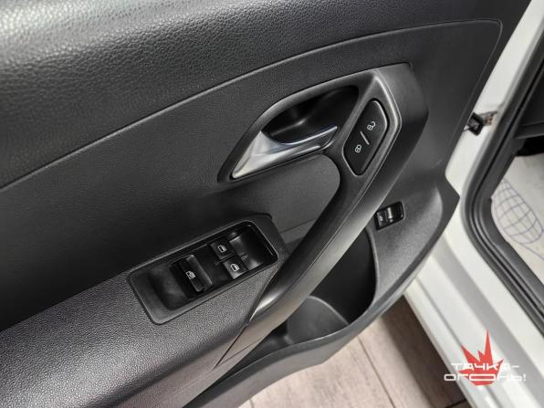 Volkswagen Polo V Рестайлинг с пробегом 2018 года, цена 978 000 рублей, 125000 км, седан, Автокод Объявления