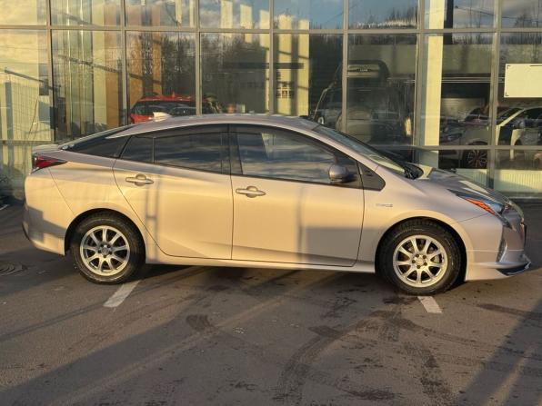 Toyota Prius IV (XW50) с пробегом 2015 года, цена 1 600 000 рублей, 62000 км, лифтбек, Автокод Объявления