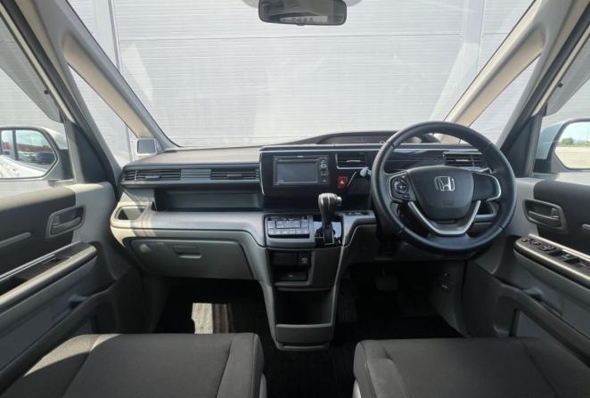 Honda Stepwgn V Рестайлинг с пробегом 2018 года, цена 1 860 000 рублей, 100000 км, минивэн, Автокод Объявления