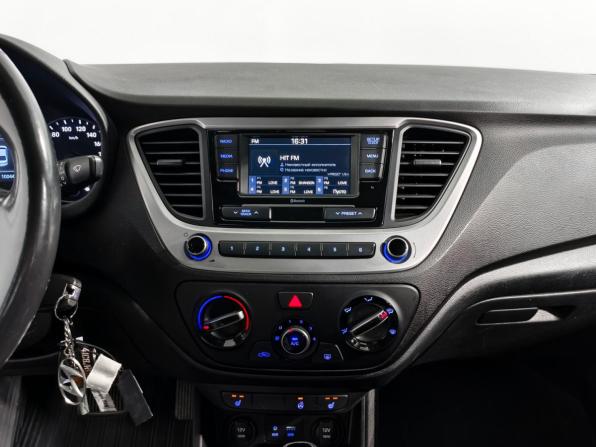 Hyundai Solaris II с пробегом 2017 года, цена 1 362 000 рублей, 100300 км, седан, Автокод Объявления