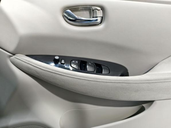 Nissan Leaf I (ZE0/AZE0) с пробегом 2011 года, цена 615 000 рублей, 19857 км, хэтчбек, Автокод Объявления