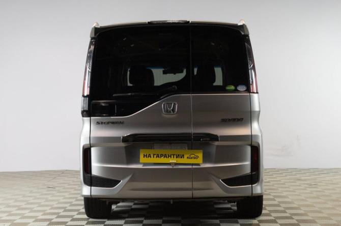 Honda Stepwgn V Рестайлинг с пробегом 2018 года, цена 2 349 000 рублей, 1290000 км, минивэн, Автокод Объявления