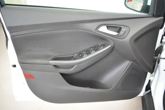Ford Focus III Рестайлинг с пробегом 2015 года, цена 899 000 рублей, 147000 км, седан, Автокод Объявления
