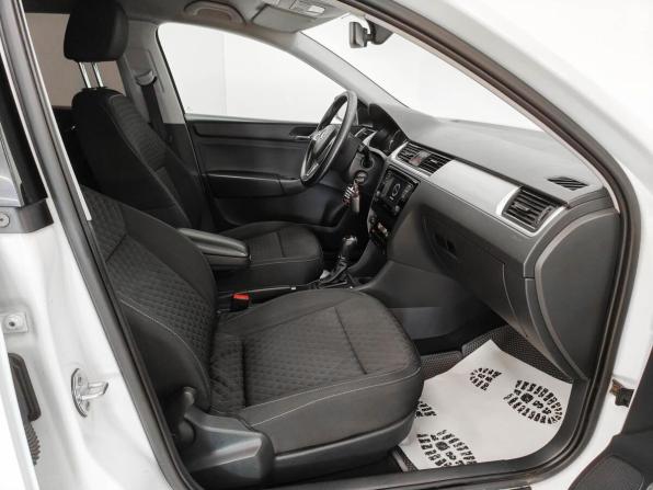Skoda Rapid I с пробегом 2017 года, цена 976 200 рублей, 222335 км, лифтбек, Автокод Объявления