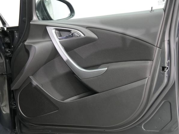 Opel Astra J Рестайлинг с пробегом 2014 года, цена 940 000 рублей, 116000 км, седан, Автокод Объявления