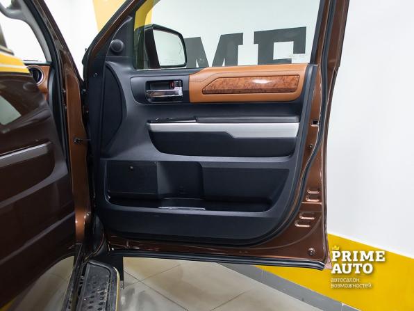 Toyota Tundra II Рестайлинг с пробегом 2014 года, цена 4 999 000 рублей, 304000 км, offers.body_type.unknown, Автокод Объявления