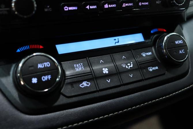 Toyota RAV4 IV (XA40) Рестайлинг с пробегом 2017 года, цена 3 112 000 рублей, 75154 км, внедорожник, Автокод Объявления