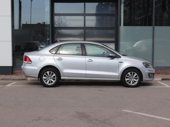 Volkswagen Polo V Рестайлинг с пробегом 2017 года, цена 1 049 000 рублей, 159000 км, седан, Автокод Объявления
